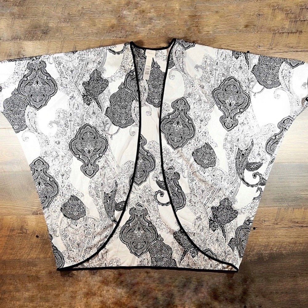 CHICOS Kimono Womens Small/Medium Black & White Paisley Sheer Open Cover Up EUC